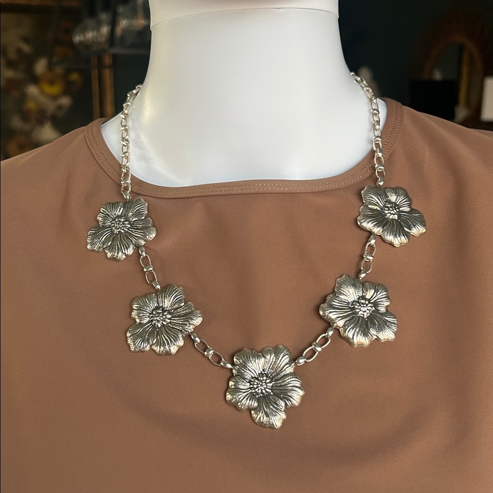 Vintage Buccellati Sterling Silver Five Flower Gardenia Necklace w/ Original Box - Picture 2 of 3